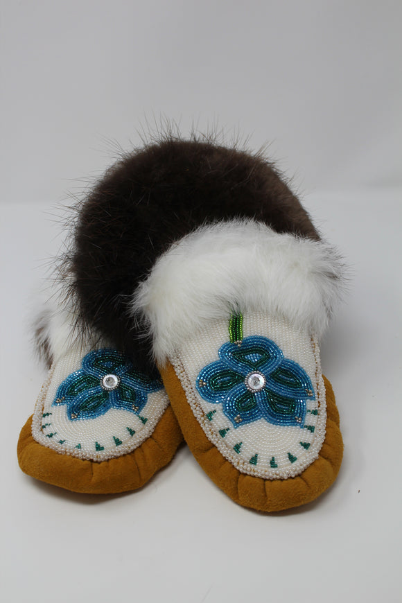Woman's Size 7 Beaded Moccasin