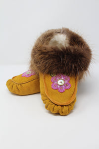 Women Size 6 Slippers - Candice Boyle